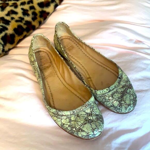 FRYE cream and silver crinkle CARSON BALLET flats - Picture 3 of 10